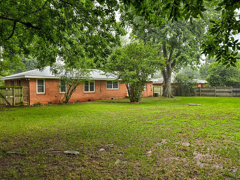 1641 Marian Dr — Photo 10