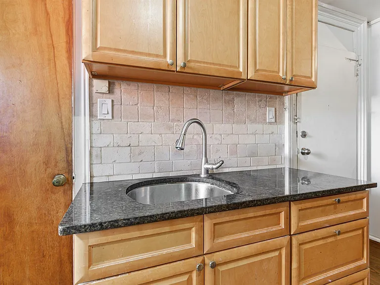 233 Summit Ave #2 — Photo 5