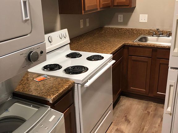 4th image of 1648 Foxhaven Dr #8