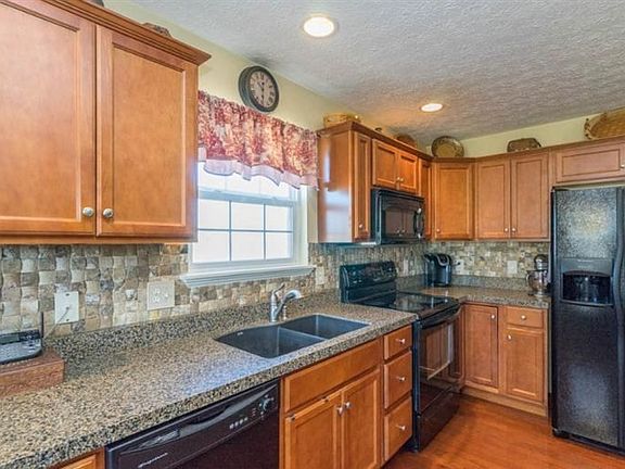 2nd image of 6 Timber Dr