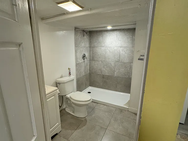 711 Greenwood St #1/2 — Photo 9