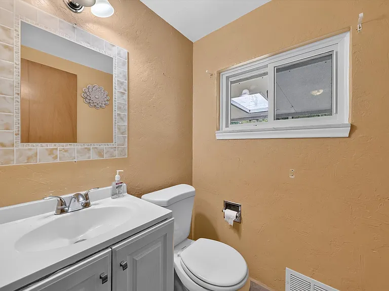 29101 Campbell Dr — Photo 10