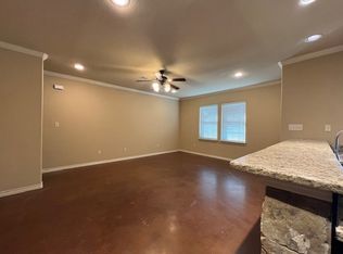 107 Deacon Dr W, College Station, TX 77845