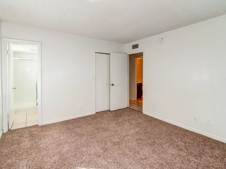 LAUDER RIDGE GARDEN APARTMENTS — Photo 20