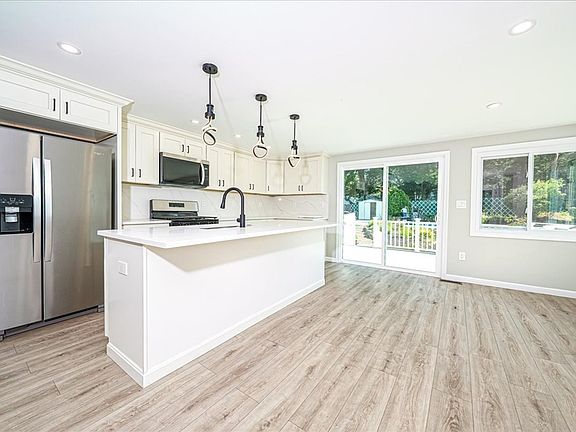 3rd image of 23 Taunton St