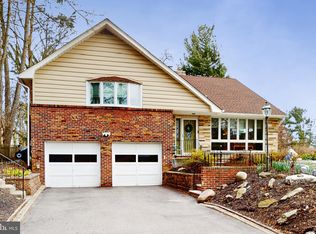 19 Laburnum Ln, Wyncote, PA 19095