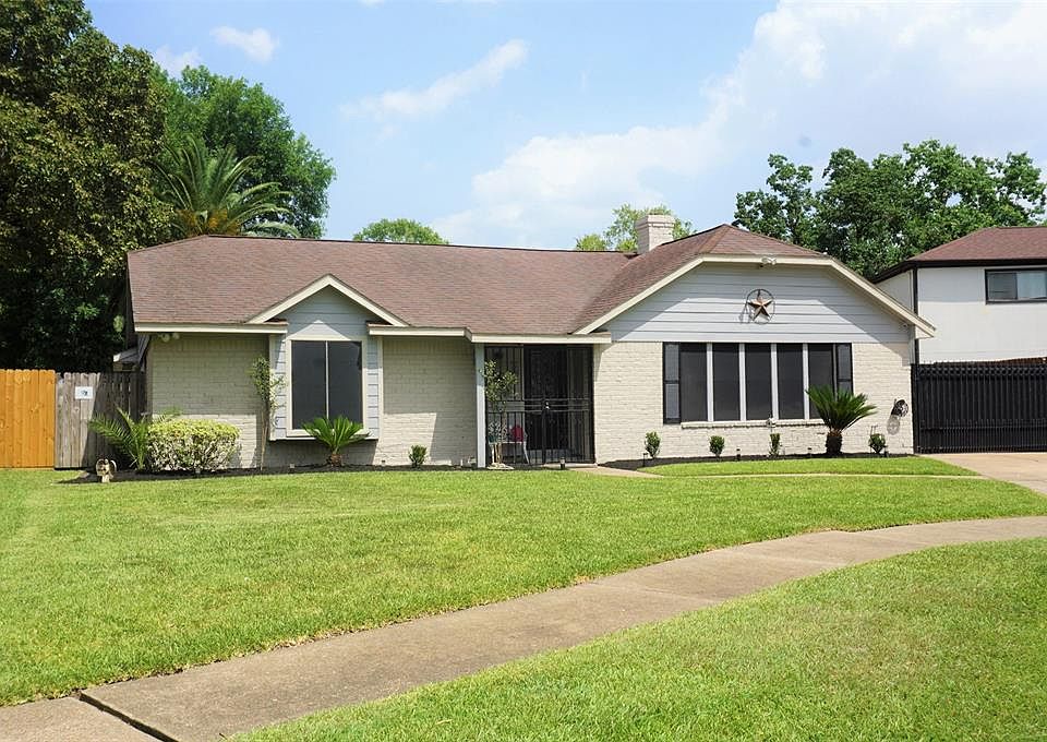1st image of 311 Drumcliffe Ct
