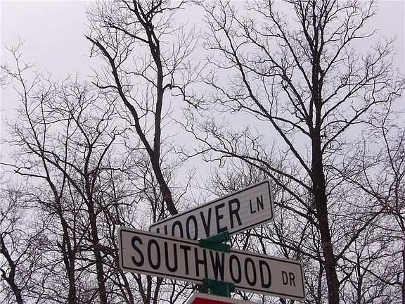 2nd image of 808 Hoover Ln