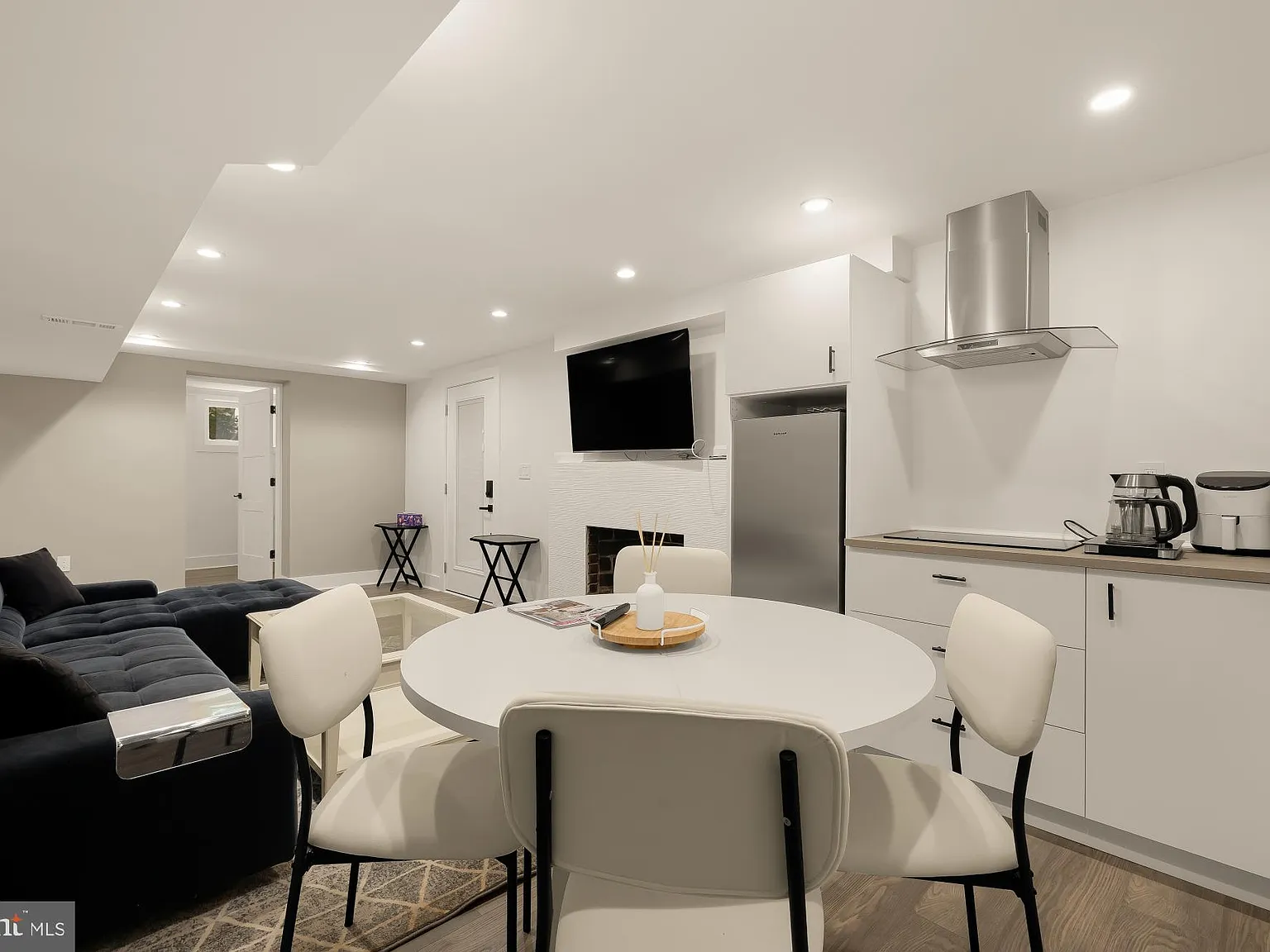 1 bed, 1.0 bath, 700 sqft, $2,000 — Photo 4
