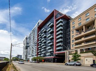 560 Front St W #426, Toronto, ON