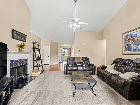 3rd image of 1053 Southwood Dr