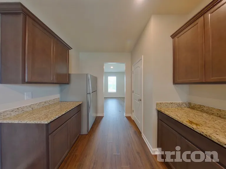 2818 Buzz St — Photo 5