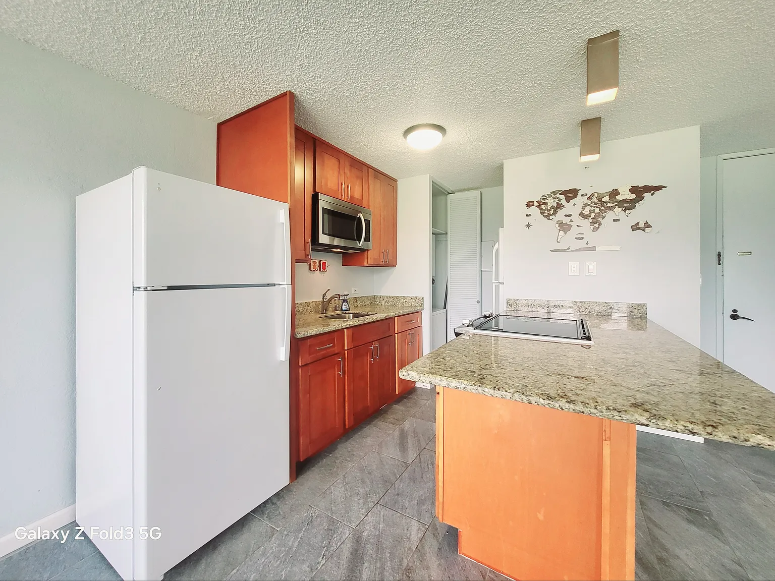 320 Liliuokalani Avenue - 1504 — Photo 1