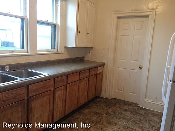 3rd image of 119 S Elm Ave APT 1