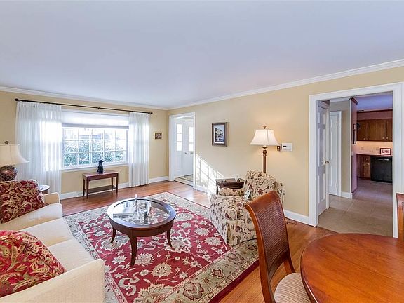 5th image of 14 Underwood Dr