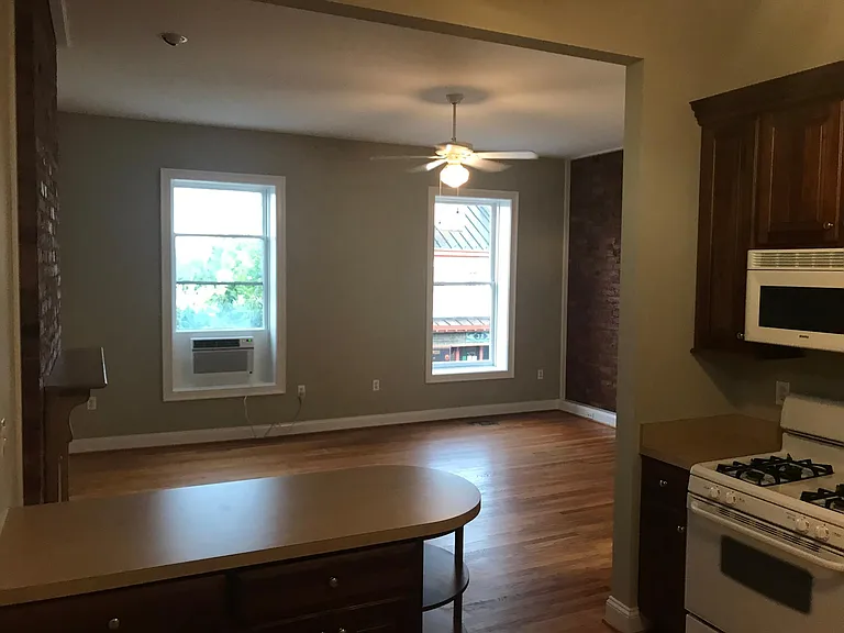 33 Main St #2 — Photo 8