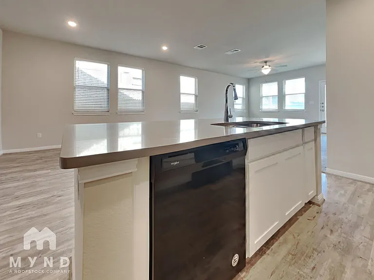 116 Canis St — Photo 5
