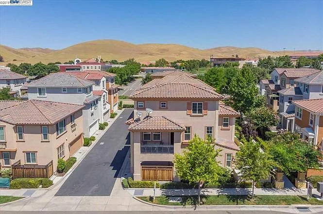486 Selby Ln — Photo 4