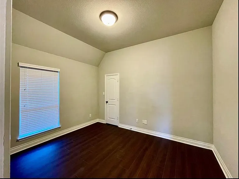 3323 Chandler Hollow Ln — Photo 15