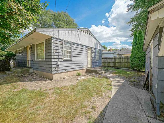 3rd image of 3015 Harney Ct