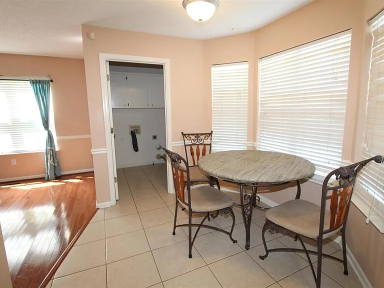 107 Dungannon Ct — Photo 8