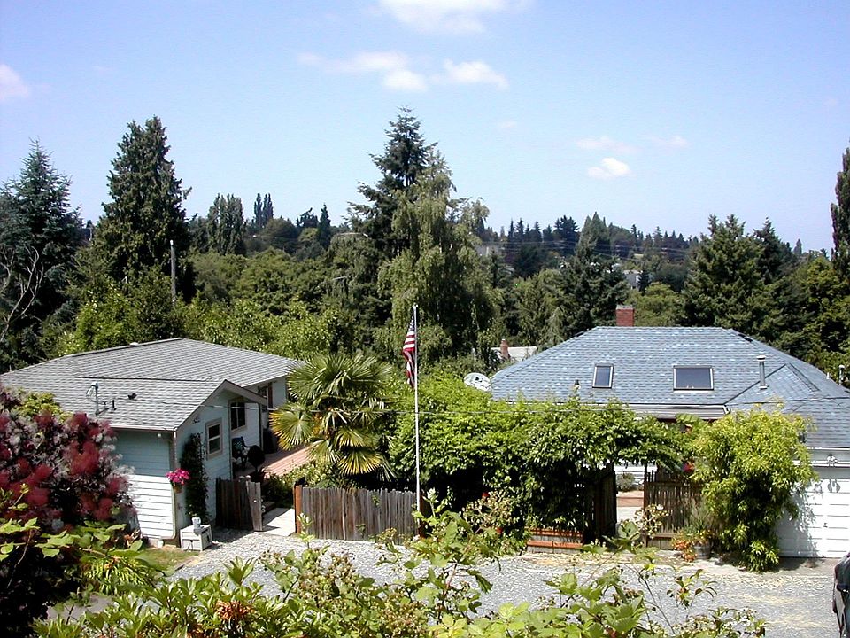 2 Homes on 1 secluded property