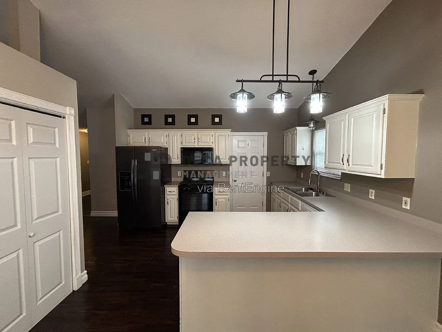 3 bed, 3.0 bath, 1256 sqft, $2,200 — Photo 4