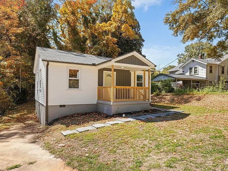 202 Loop St — Photo 2