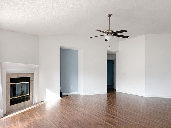 3rd image of 455 Jillian Dr