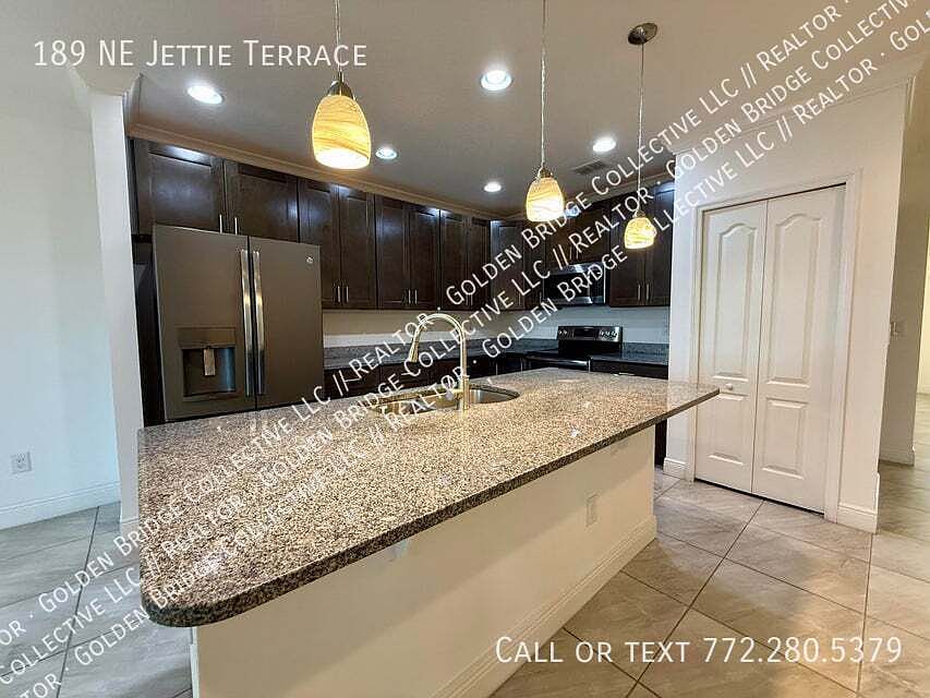 1st image of 189 NE Jettie Ter