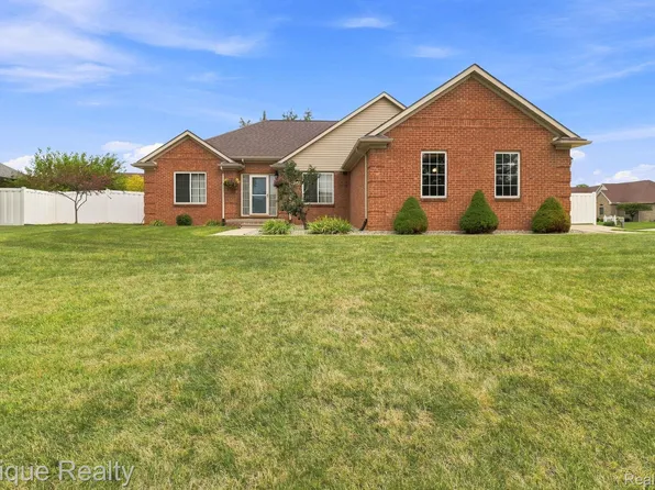 5208 Foxhill Ln, Monroe, MI 48161