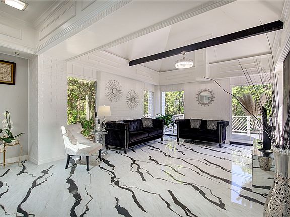 4th image of 504 Summit Cir