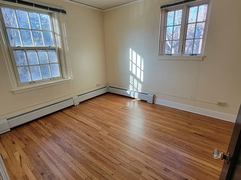 Chateau Apartments — Photo 9