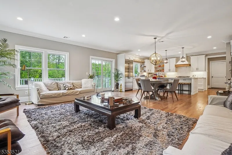 6 bed, 5.5 bath, 5800 sqft, $12,500 — Photo 3