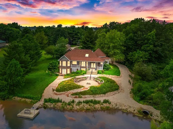 25479 N Boat Dock Rd, Canton, IL 61520
