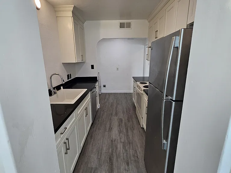 516 S Veach Ave — Photo 17