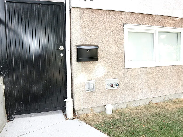 688 Cassiar St — Photo 16