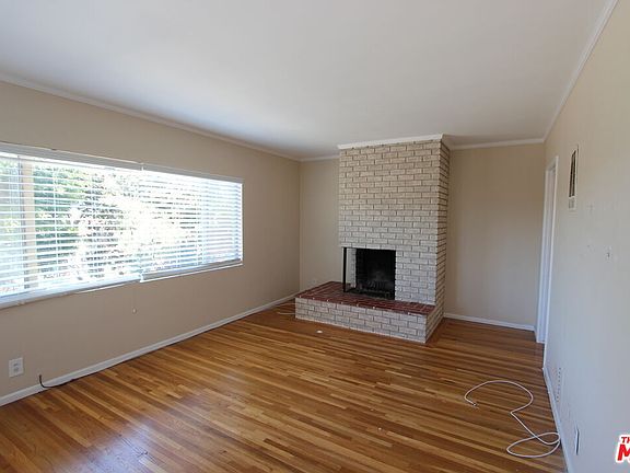 3rd image of 380 Pershing Dr