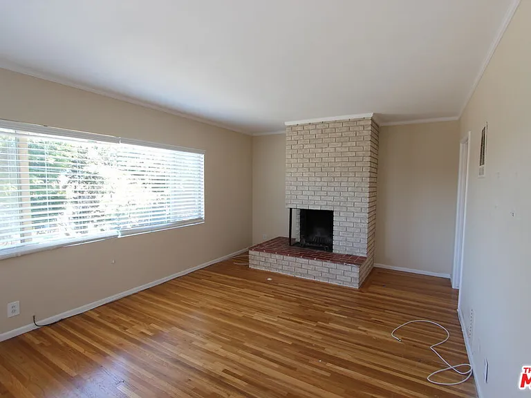 380 Pershing Dr — Photo 3