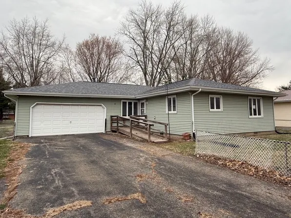 10 E Locust St, Ashmore, IL 61912