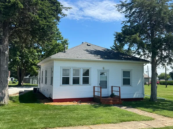306 S 4th St, Cherry, IL 61317