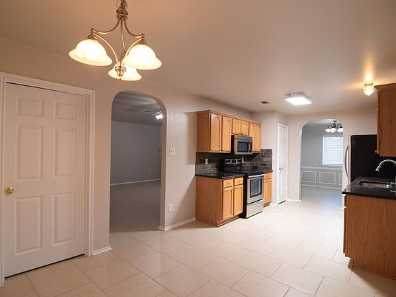 5th image of 3605 Bassett St
