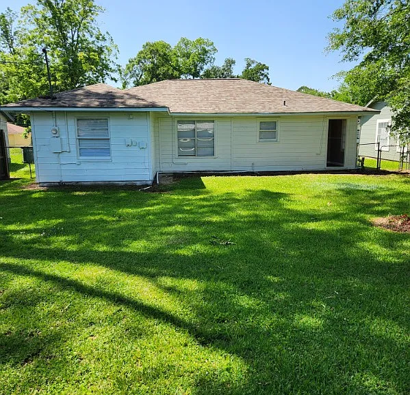 2420 Hayes Ln — Photo 9