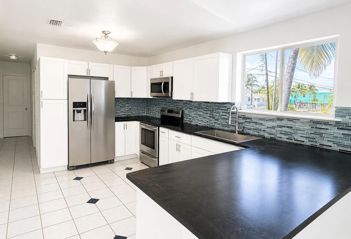 3 bed, 2.0 bath, 1525 sqft, $3,500 — Photo 4