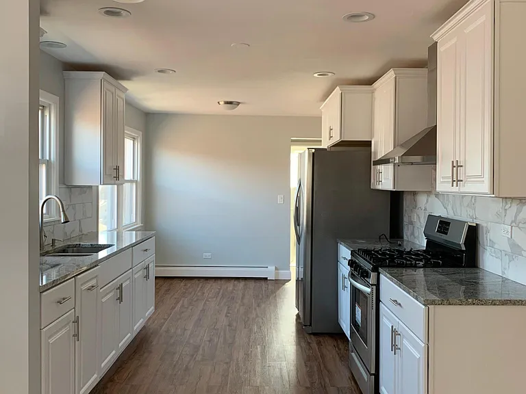4105 N McVicker Ave #2 — Photo 5