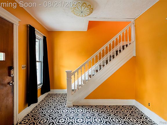 4th image of 10257 Goodwin St