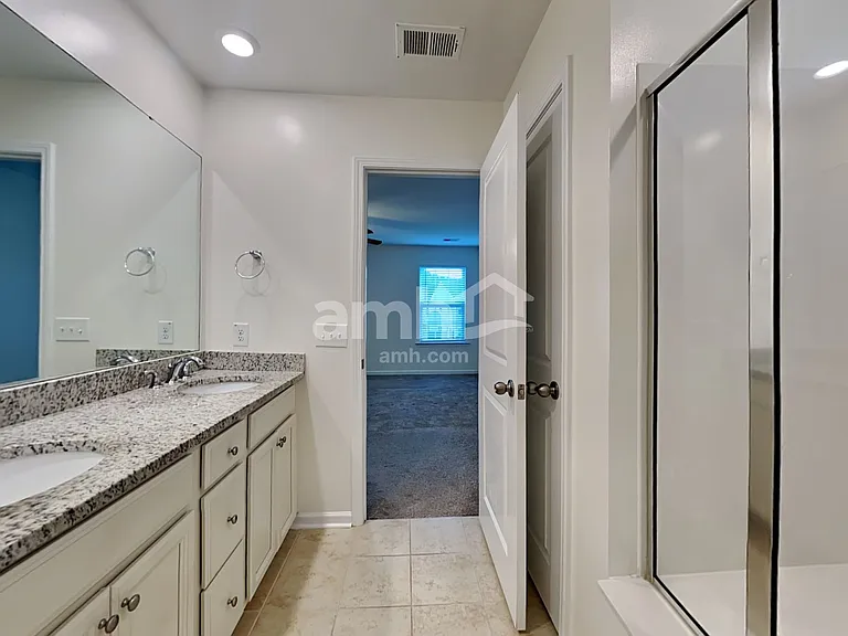 636 Redbud Ln — Photo 11