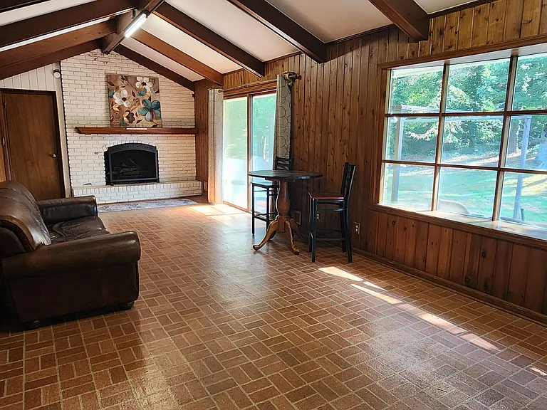 4242 Glenda Dr — Photo 4