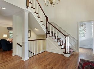 350 Edgefield Ln, Lake Forest, IL 60045