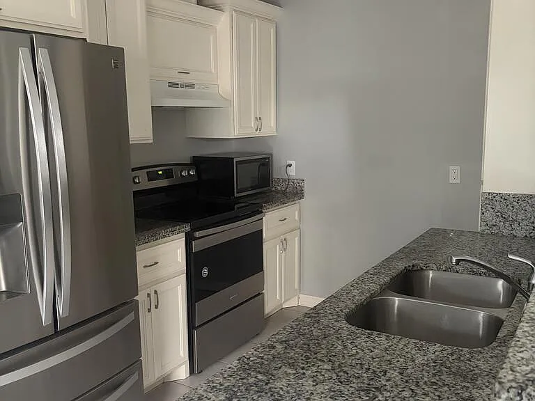1925 Diamante Dr — Photo 3